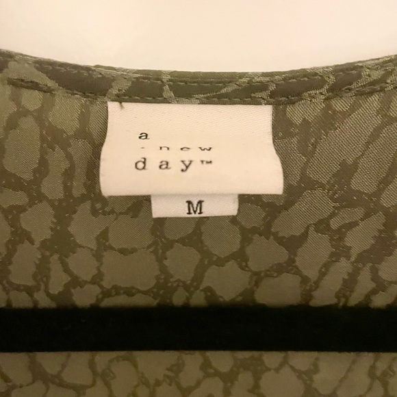 A NEW DAY Women’s Leopard Print Elbow Sleeve V-Neck Blouse Size Medium - Picture 5 of 5